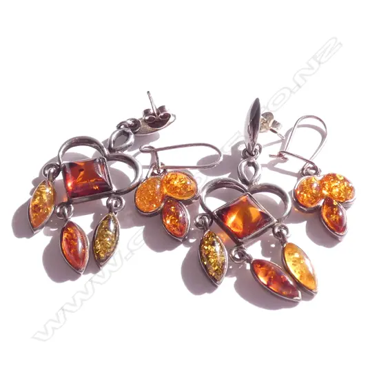 (19459) 2 PRS SILVER & AMBER EARRINGS