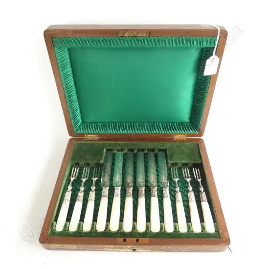 12 PCE VICTORIAN CUTLERY SET, CASED 