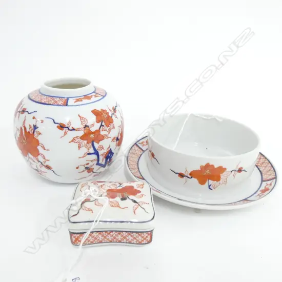 AN IMARI JAR /PLATE/ + BOX D 150 MM