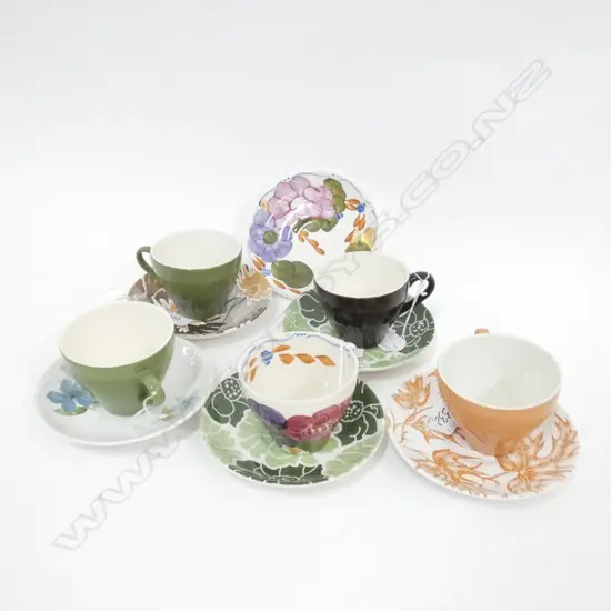 5 CROWN LYNN / KELSTON POTTERIES CUPS & SAUCERS 
