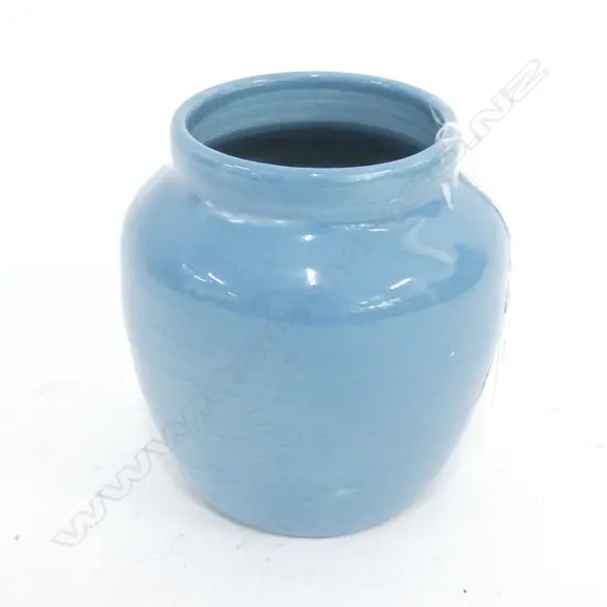 OLIVE JONES NZ POTTERY BLUE VASE H.140MM