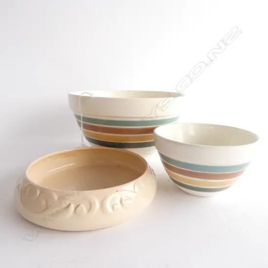 2 KELSTON POTTERIES 'BEEHIVE' MIXING BOWLS + CROWN LYNN IKEBANA VASE 180MM DIA SHAPE 418