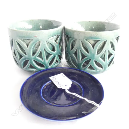 2 MING STYLE GREEN CUPS + BLUE PLATE 