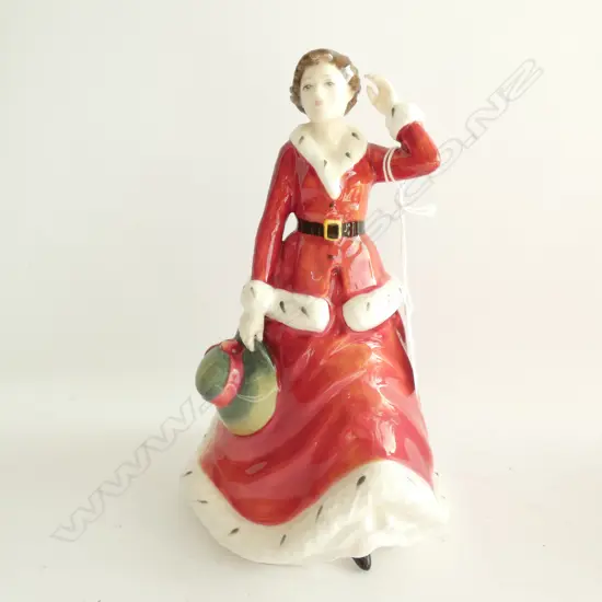 R/DOULTON FIGURINE 'WINTER'S DAY' H. 200MM