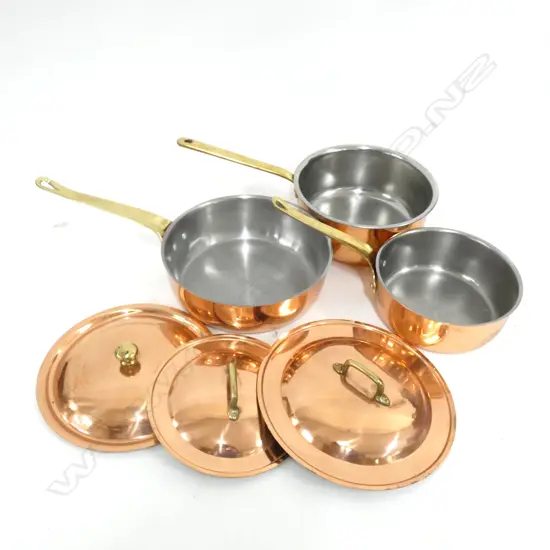 THREE COPPER SAUCEPANS WITH LIDS - LARGEST DIA. 210MM