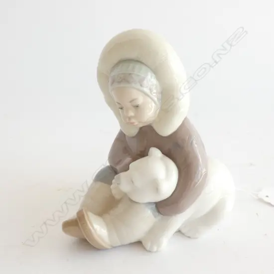 LLADRO INUIT GIRL WITH POLAR BEAR CUB #1195