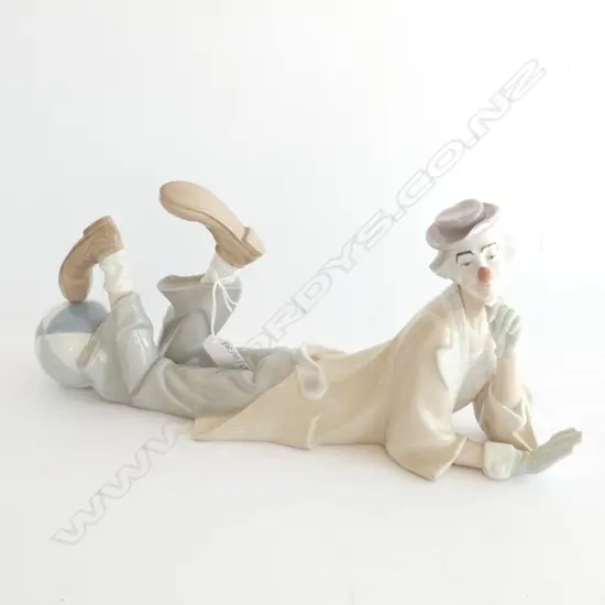 LLADRO RECLINING CLOWN #4618 L.370mm