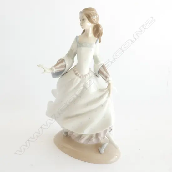 LLADRO CINDERELLA #4828 H.250mm