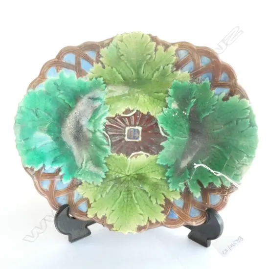 WEDGWOOD MAJOLICA LEAF DISH L.280mm AF