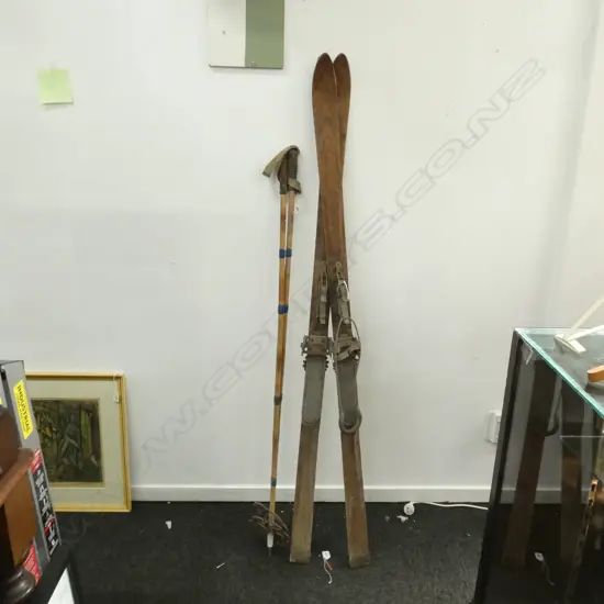 PR VINTAGE SNOW SKIS L. 1650MM + BAMBOO POLES