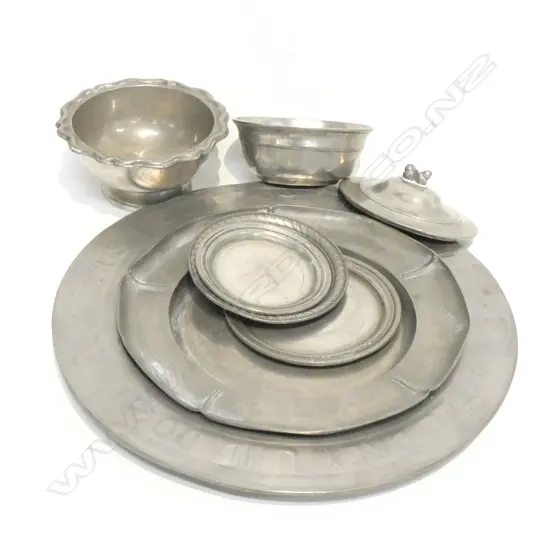 TWO ANTIQUE STYLE PEWTER PLATES/3 SMALL DISHES/TWO BOWLS ONE LIDDED