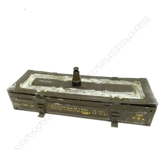 LARGE METAL SHELL CARRYING CASE & FIELD MONOCULARS (AF)  (W.W.)