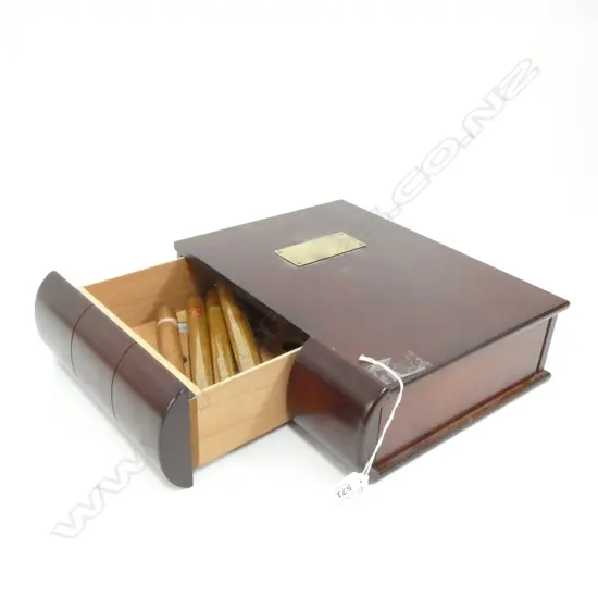 BOOK FORM PORTABLE CIGAR HUMIDOR + 5 CIGARS