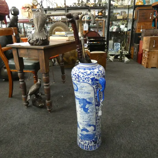 CHINESE B/W UMBRELLA STAND H.630mm + STG HANDLED VICTORIAN UMBRELLA AF & WALKING STICK