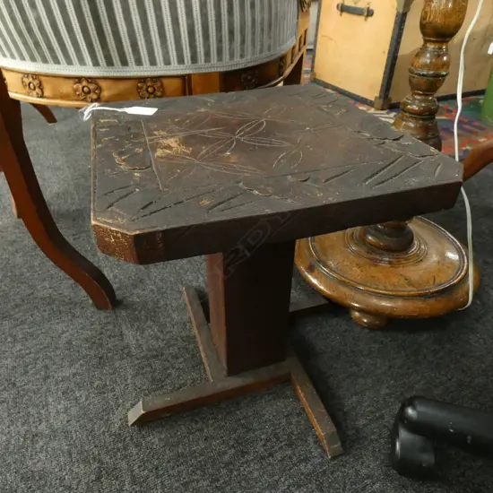 SMALL CARVED KAURI TABLE H.355mm