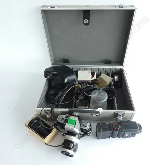 NIKON F 35MM CAMERA & HARD TRAVEL CASE...