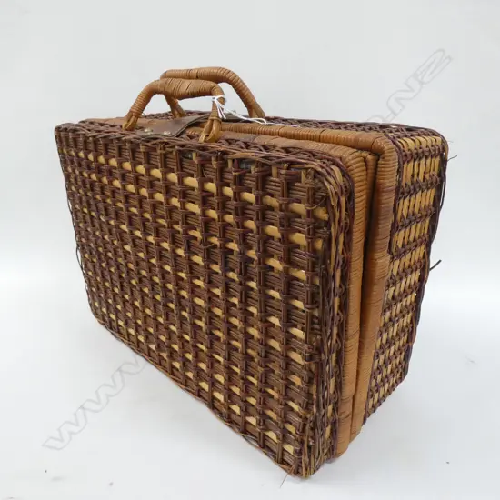 PICNIC BASKET & PLASTIC CONTENTS