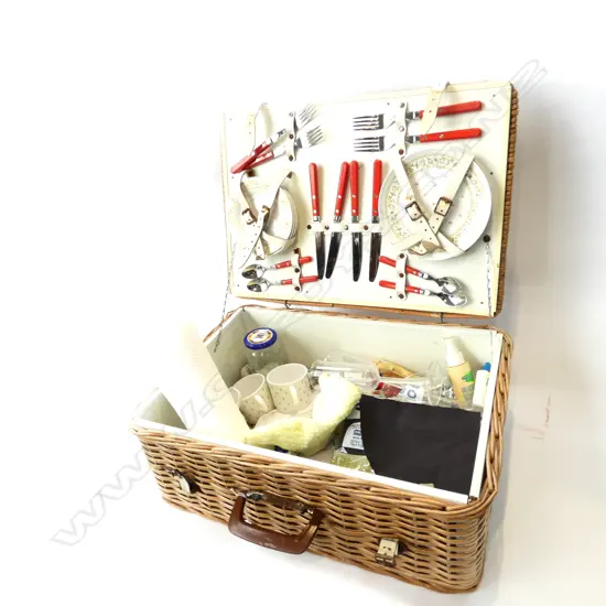 PICNIC BASKET AND ACCESSORIES