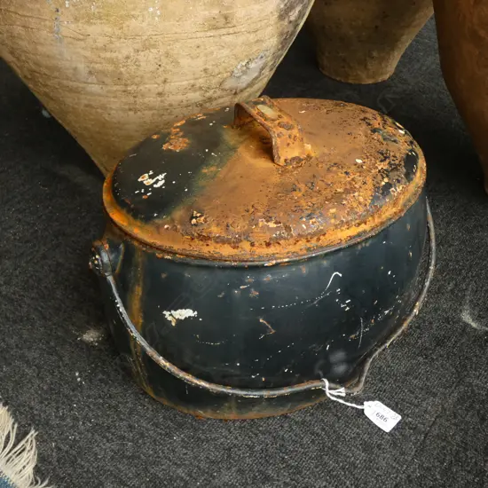 CAST IRON LIDDED POT 360mm dia