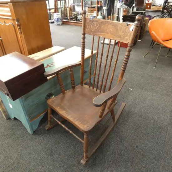 VINTAGE ROCKING CHAIR