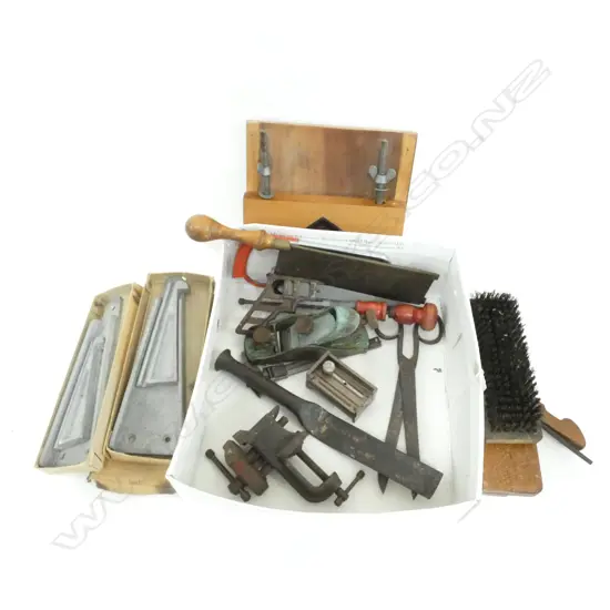 ASSORTED HANDTOOLS INCL. SAWS/VICE/PLANE/BENCH STOP ETC