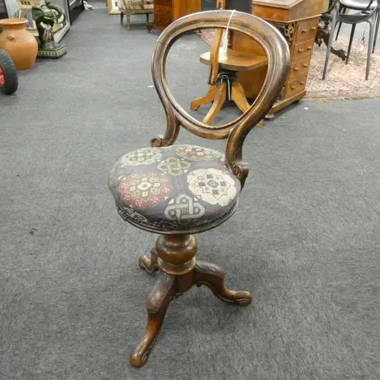 BALLOON BACK SWIVEL CHAIR 