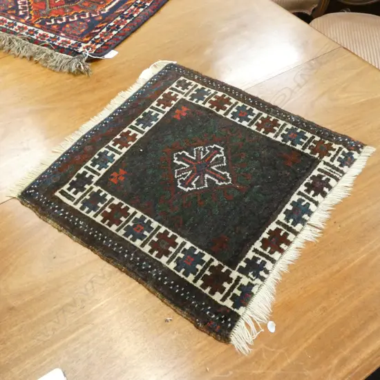 FINELY HAND KNOTTED MAT RUG 500mm sq