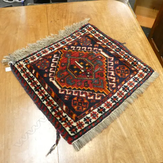 HAND KNOTTED ALL WOOL MAT 570x520mm