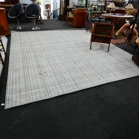 NICK SCALI SILVER RUG 3x3.5m