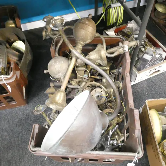 LOT ASST LIGHT FITTINGS ETC