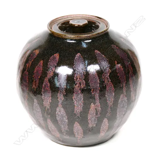 Graeme Storm stoneware lidded spherical jar c.1970
