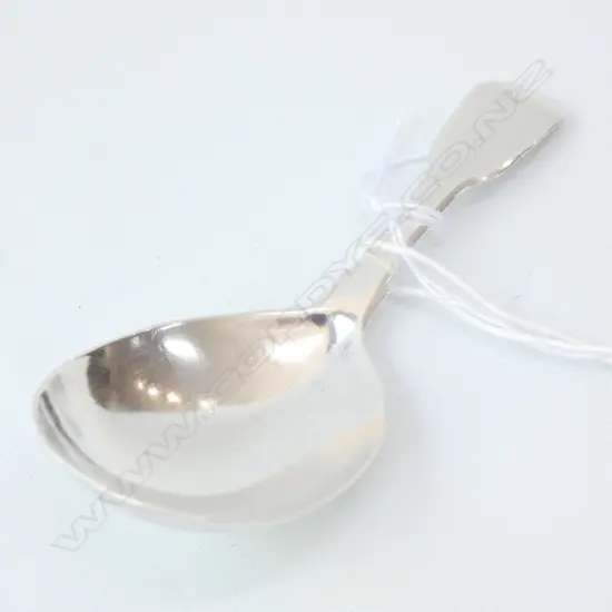 SILVER CADDY SPOON, LONDON 1824, JOHN HAWKINS 10 GRAMS