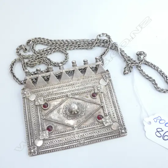 VINTAGE INDIAN SILVER NECKLACE THE LGE TABLET PENDANT...