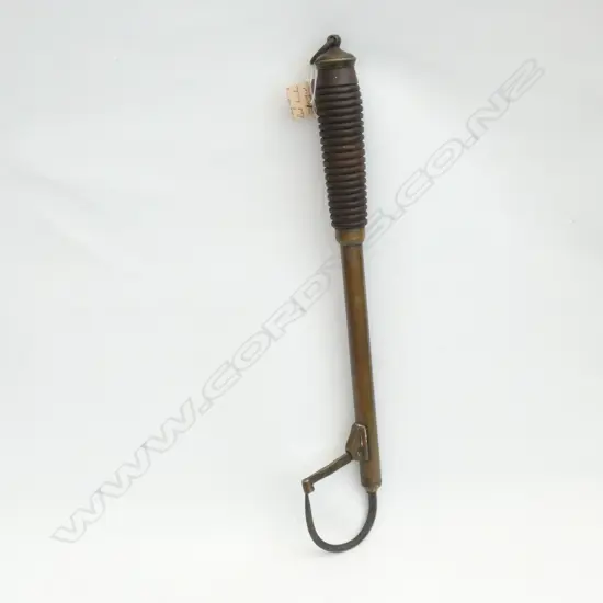 ANTIQUE GAFF BRASS WITH TURNED WOODEN HANDLE C.1890 430MM L