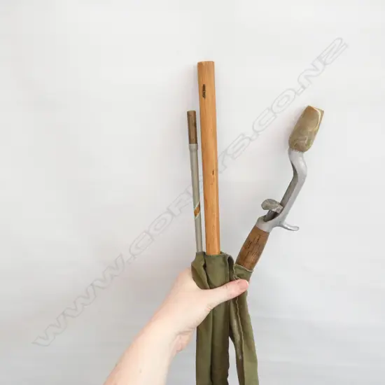 2 PCE 'TRUE TEMPER' GENEVA OHIO CHALLENGER STEEL ROD 5'4'' SPRING LOADED REEL HOLDER