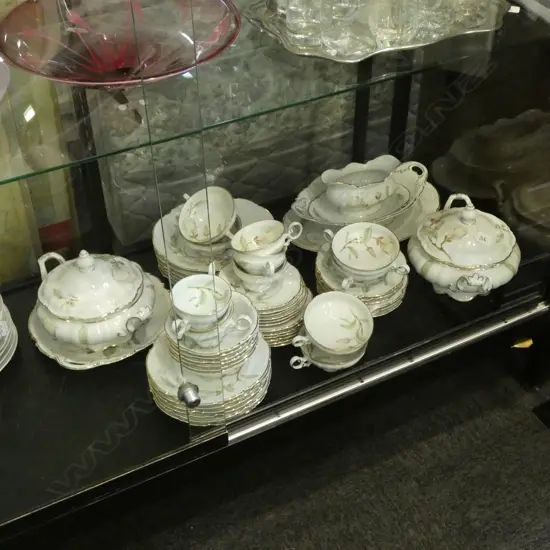 LARGE HUTCHENREUTHER 'SYLVIA' DINNER SERVICE, INCL TUREENS, PLATTERS, SAUCE BOAT ETC