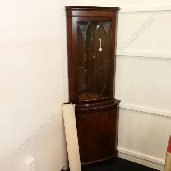 GLAZED CORNER CABINET