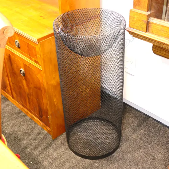 BLACK MESH STAND 800MM H