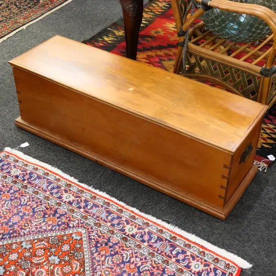 LONG KAURI COLONIAL TRUNK 