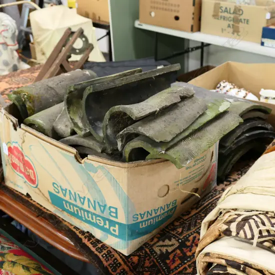 LOT OF ASST KOREAN ROOF TILES