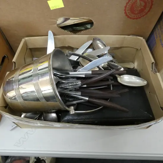 BOX LOT COMMUNITY PLATE AND RETRO CUTLERY ETC