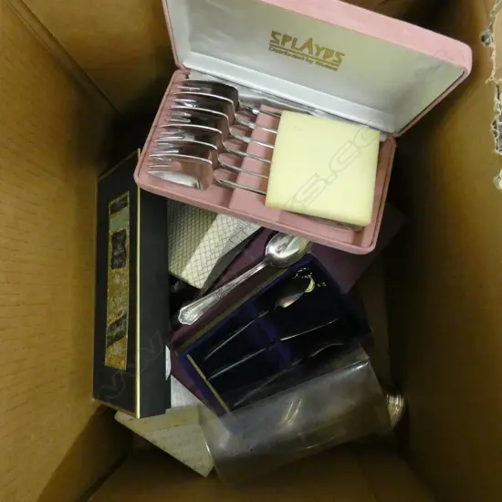 LOT ASST CASED CUTLERY/SPLAYDS/CREAM ETC