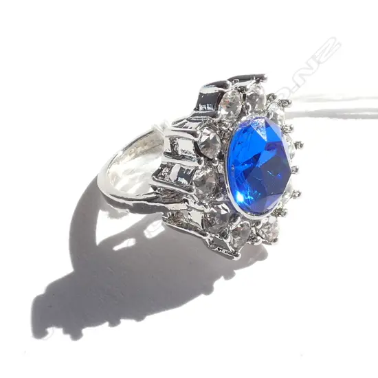 RING WITH FAUX STONES