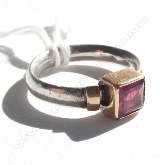 SILVER & GOLD SQ RED COLOURED STONE RING