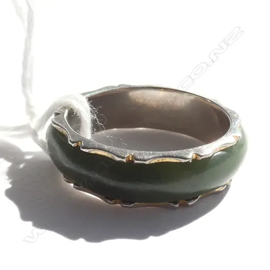 GREENSTONE & SILVER BAND RING