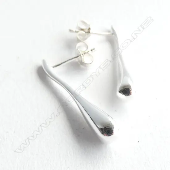 PAIR OF SILVER EARRINGS 2.4gm
