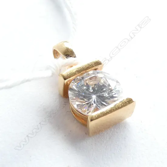 (0034) GOLD PLATE & CZ PENDANT
