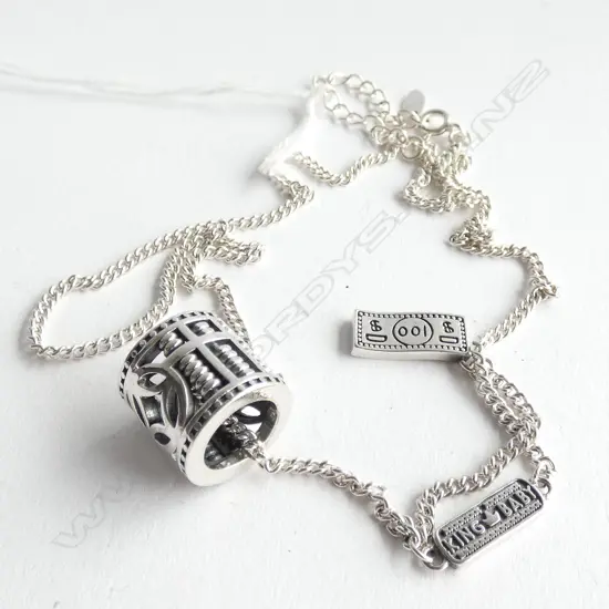 FANCY SILVER PENDANT AND CHAIN NECKLACE 12.7gm