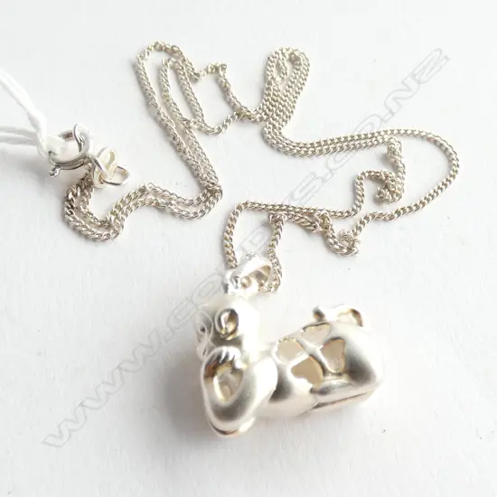 SILVER MONKEY CHARM ON SILVER CHAIN 3.9gm