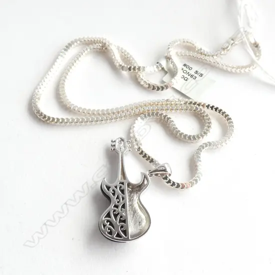 SILVER BOX CHAIN WITH GUITAR PENDANT 13.9gm